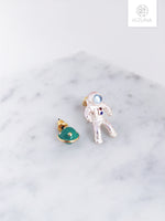 Load image into Gallery viewer, Astronaut 3D Necklace &amp; Earring
