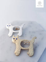 Load image into Gallery viewer, Hungry Cat Brooch w Fish (2 Colors)
