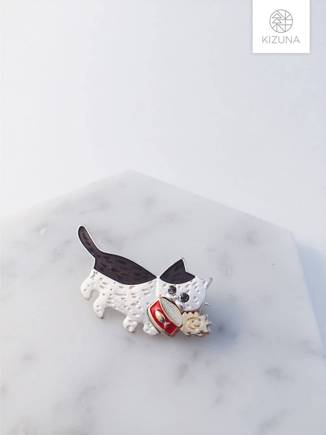 Cute cats with Canned Fish Brooch