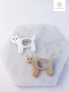 Hungry Cat Brooch w Fish (2 Colors)