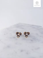 Load image into Gallery viewer, Minimalist Flower Stud Earrings (2 Colors)
