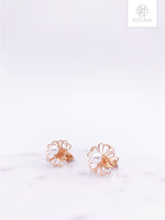 Load image into Gallery viewer, Wired Flower Earrings
