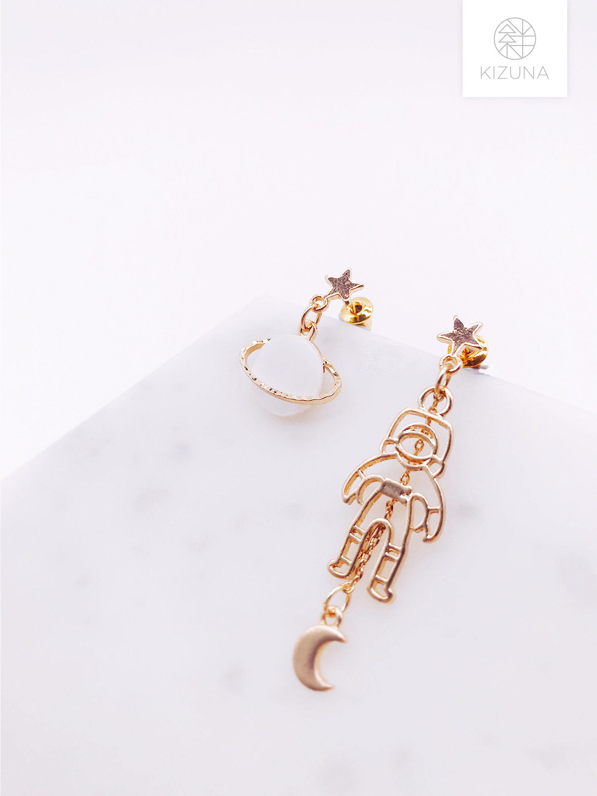 Mix & Match Saturn Astronaut Dangling Earring