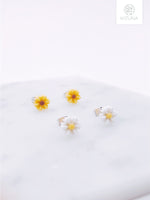 Load image into Gallery viewer, White &amp; Sunflower Earrings
