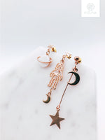 Load image into Gallery viewer, Mix &amp; Match Saturn Astronaut Dangling Earring
