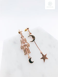 Mix & Match Saturn Astronaut Dangling Earring