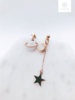 Load image into Gallery viewer, Mix &amp; Match Saturn Astronaut Dangling Earring
